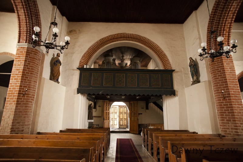 Wnętrze kościoła - chór i organy kościelne.
