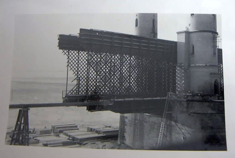 Oryginalne zdjęcie,most drogowy po zniszczeniu 1939 r..JPG