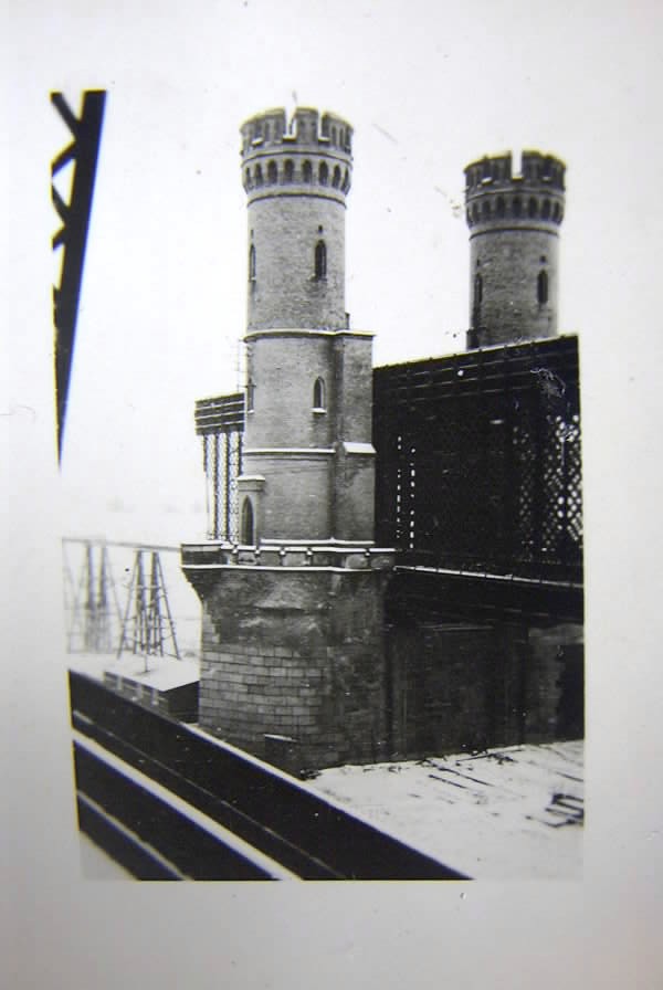 Oryginalne zdjęcie,most drogowy w czasie odbudowy 1940 r..JPG