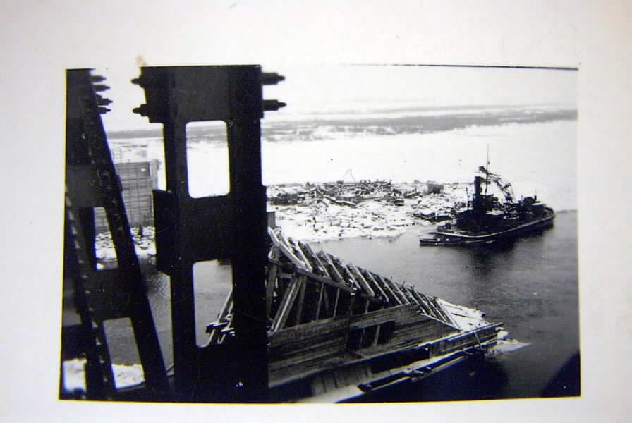Oryginalne zdjęcie,odbudowa mostu 1940 r..JPG