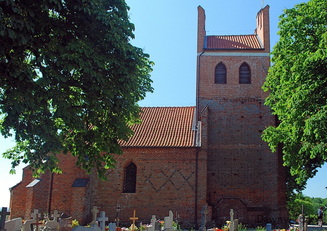 Gorzedziej kościół2.fot z netu.jpg