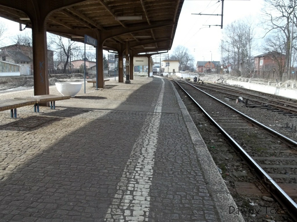 peron z wiatą.jpg