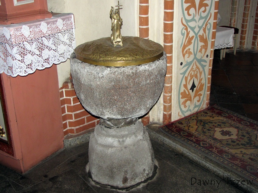wnętrze chrzcielnica.jpg