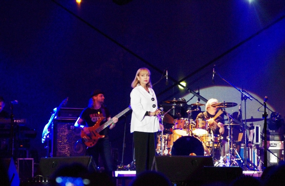 Iza Trojanowska + bas.jpg