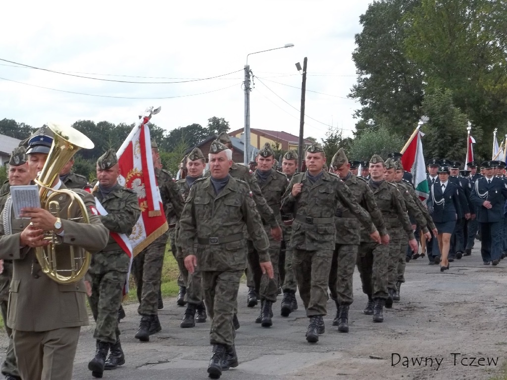Przemarsz pod pomnik 2.jpg