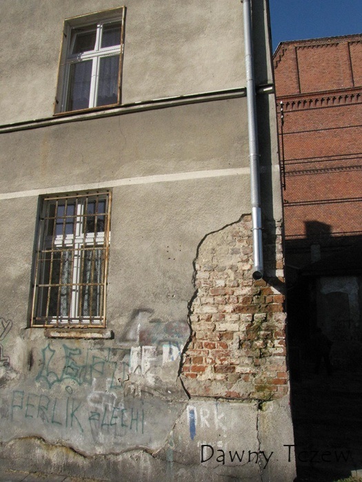 Klasztor dominikański-ściana.jpg