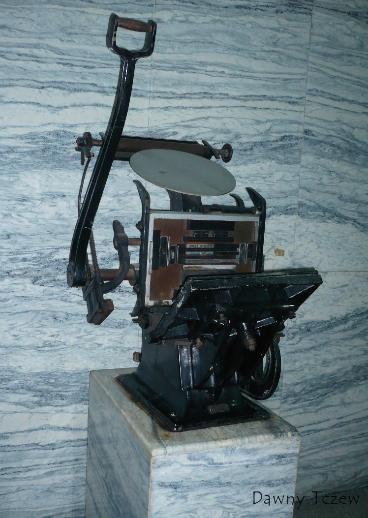Old_printing_machine[1].jpg