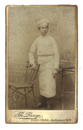 1901 familyofnorek.com.jpg