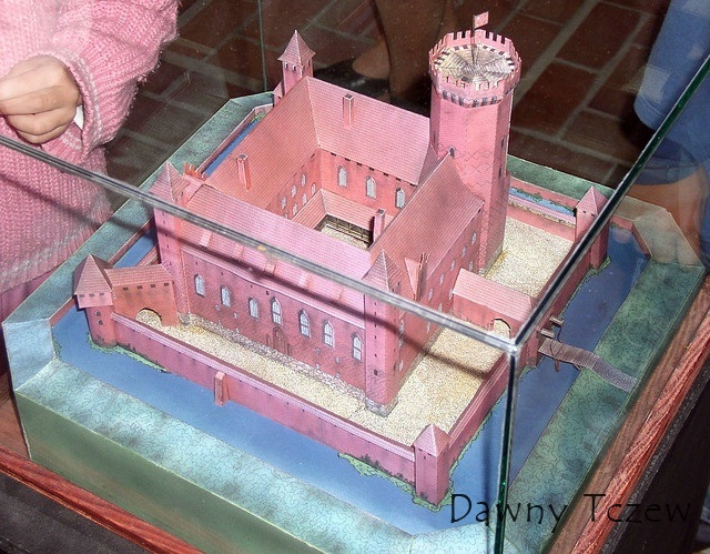 gniew - rekonstrukcja zamek wysoki.jpg