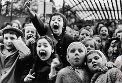 eisenstaedt_alfred_Children at Puppet Theatre_L.jpg