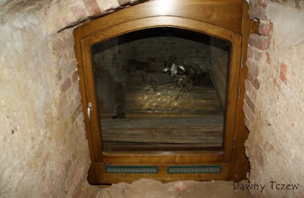 gniew krypta 2.jpg