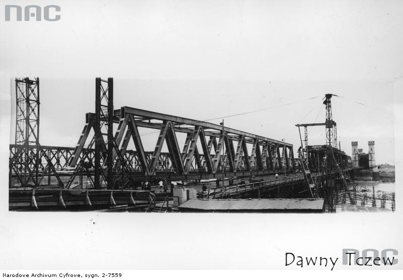 Odbudowa mostu kolejowego na Wiśle zniszczonego przez wojska polskie.1939.10.jpg