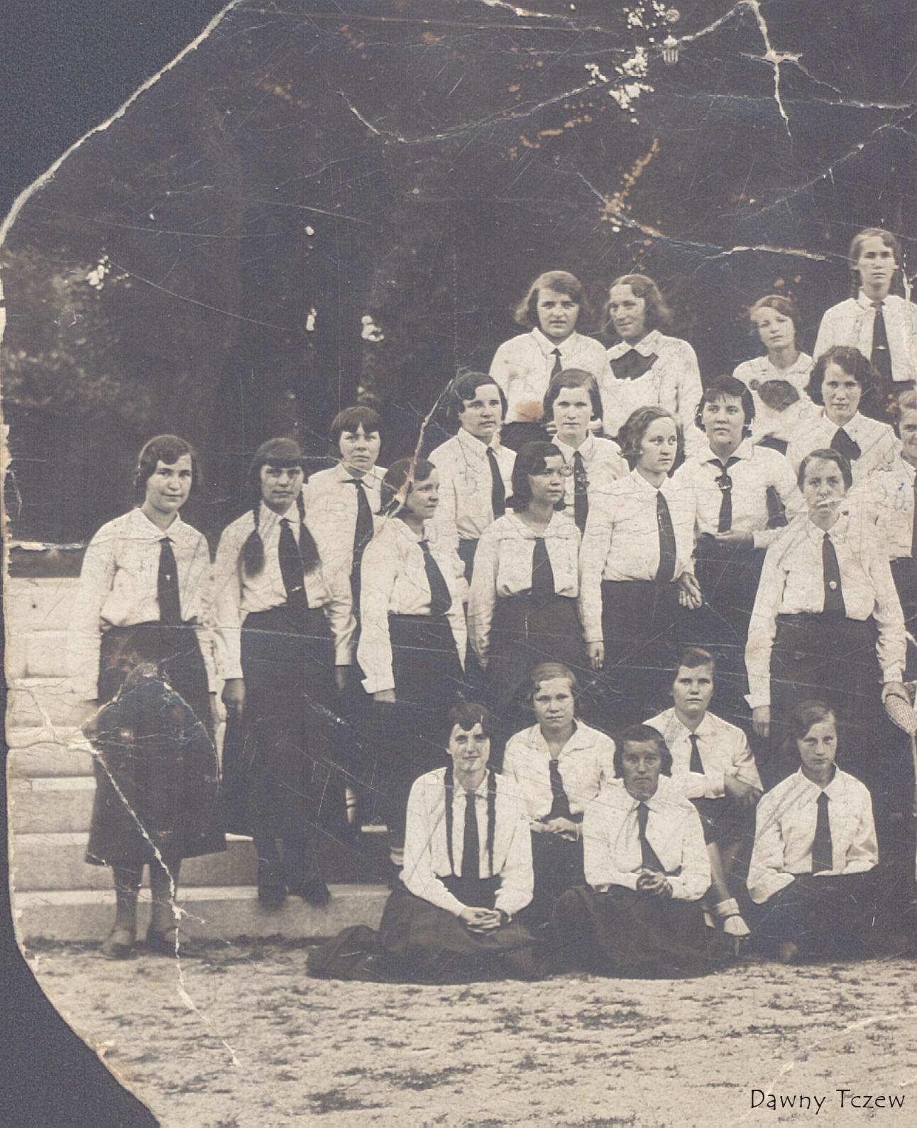 Dziewczęta z KSM uczestniczące w rekolekcjach 15.07.1934.