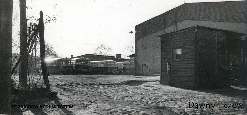 Wjazd do bazy dyspozytornia-rok1961.jpg
