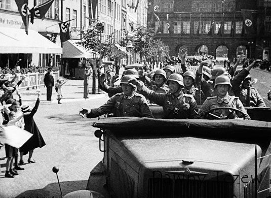 Nazi-soldiers-in-Danzig-1-011.jpg