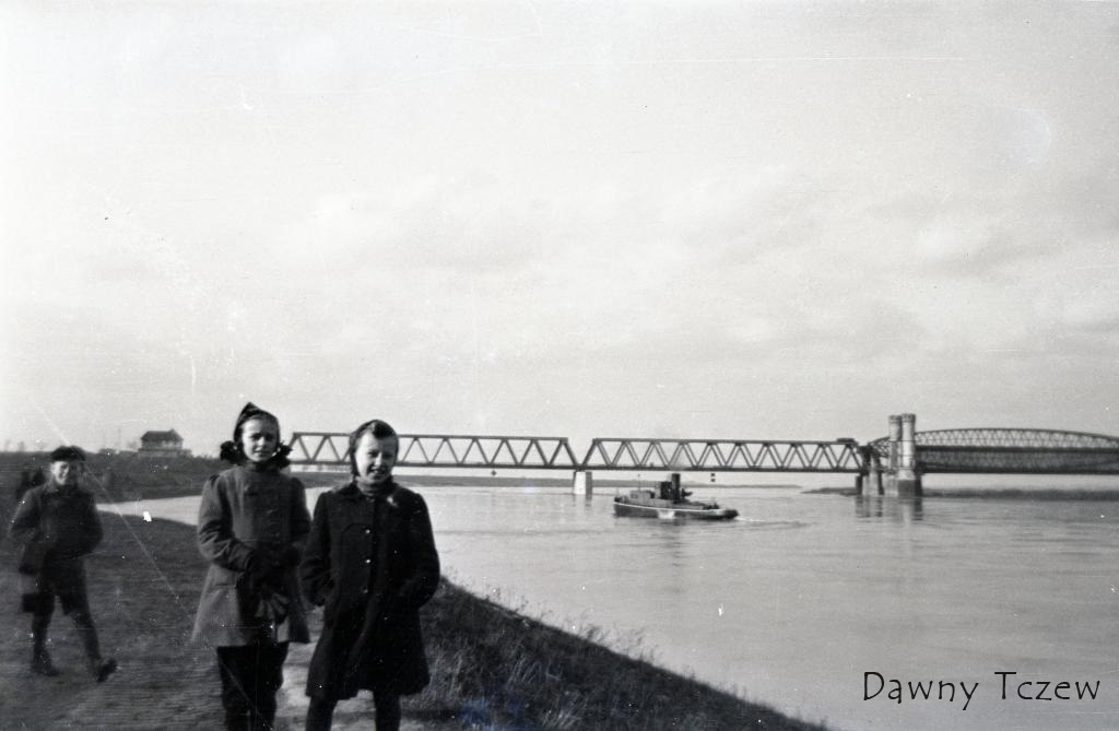 5409619709_1.jpg