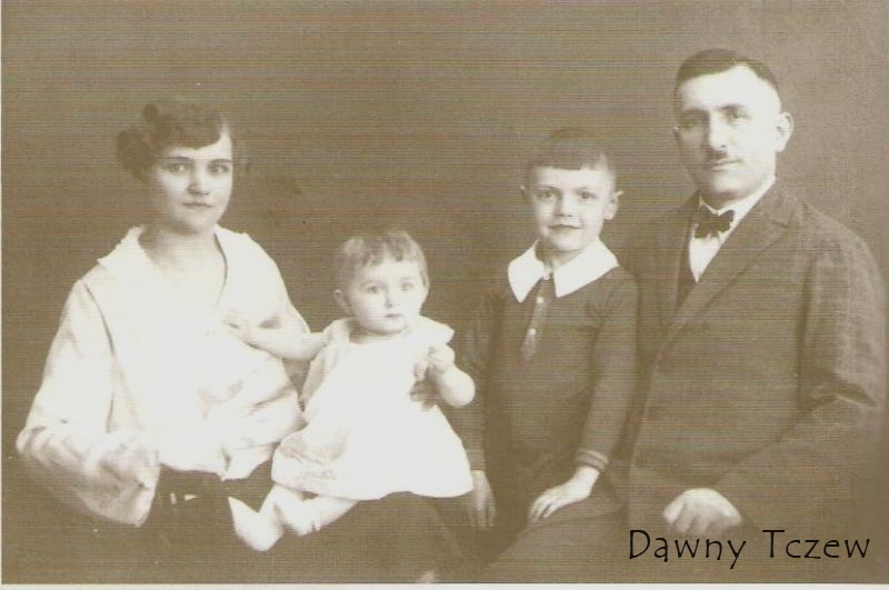 Barbara i Maksymilian z dziećmi Janiną i Mieczysławem  1928 r..jpg