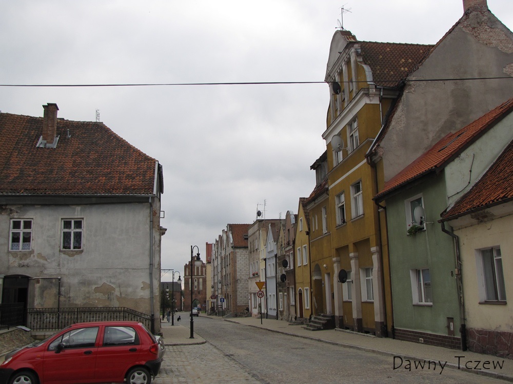 Pasłęk - uliczka stare domy.jpg