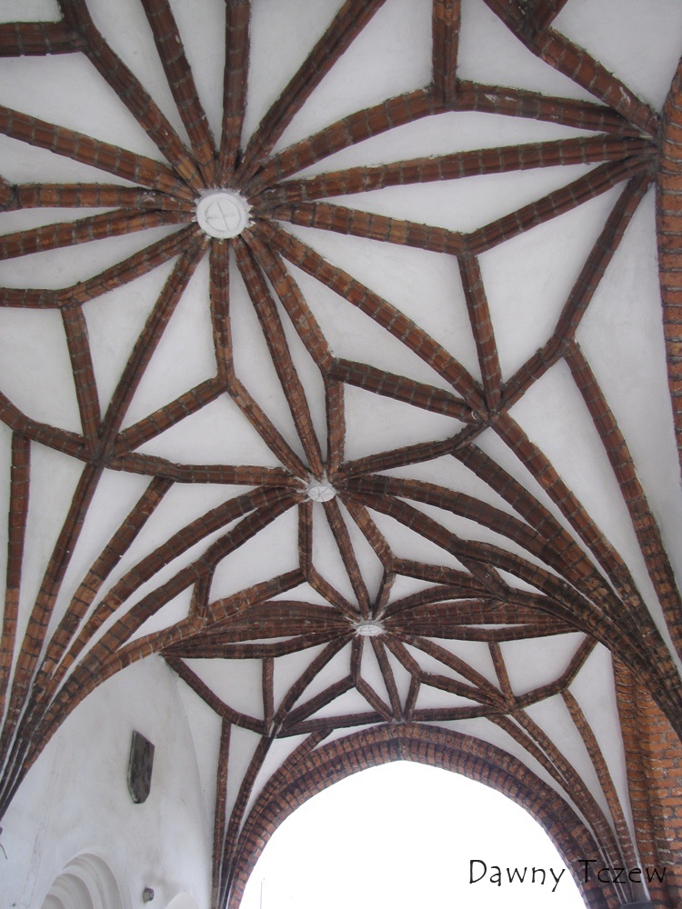 Pasłęk - podcienia ratusza.jpg