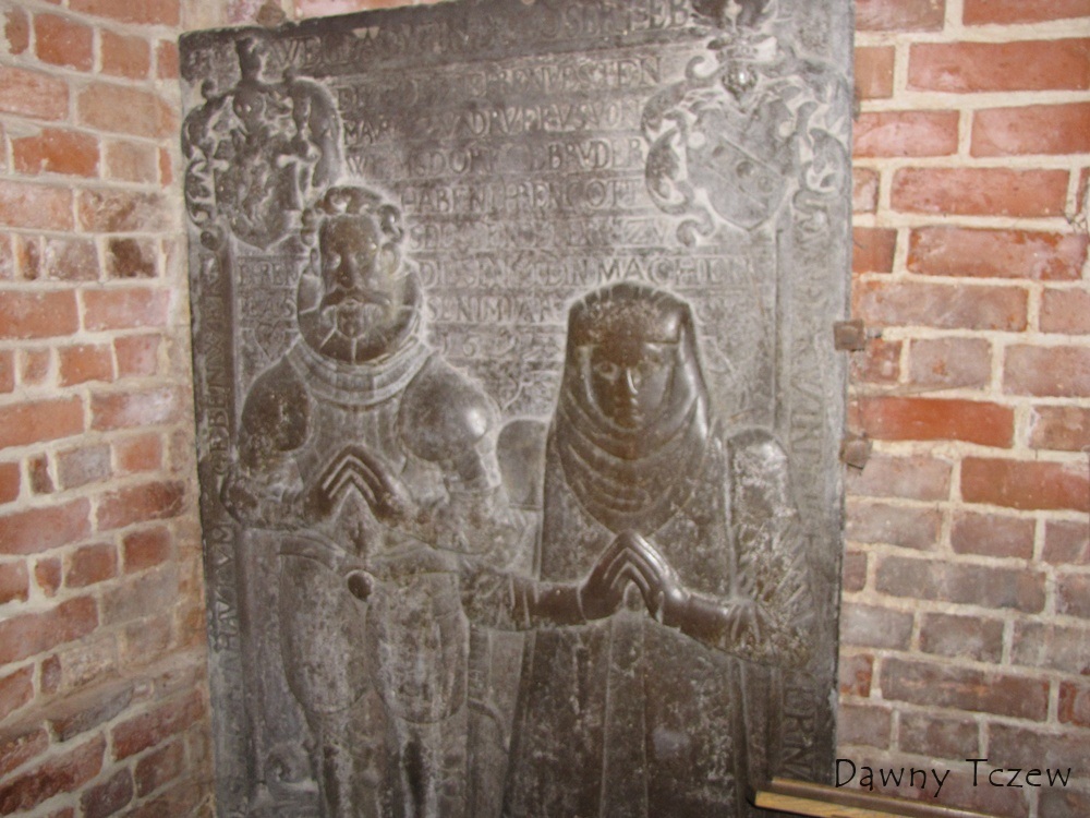 Pasłęk - kościół płyta nagrobna.jpg