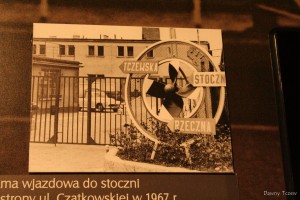 IMG_3201ll.jpg (370.11 KiB) Przejrzano 10702 razy "Brama wjazdowa do stoczni od strony ul. Czatkowskiej w 1967 r."