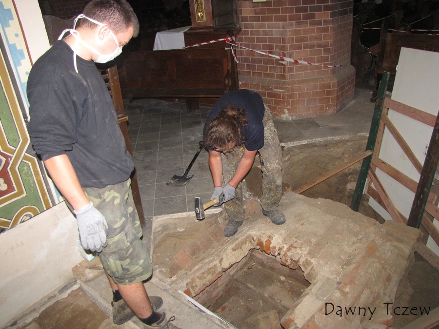 krypta rozbijanie.jpg