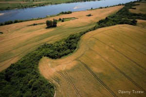 Zdjęcie lotnicze okolicy cmentarzyska. Fot. Miron Bogacki (Średni).jpg