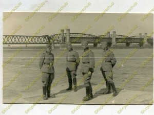 Polizei-Bataillon 105 vor der Weichselbrücke in Dirschau.jpg (133.4 KiB) Przejrzano 3009 razy Ebay. Polizei-Bataillon 105 vor der Weichselbrücke in Dirschau