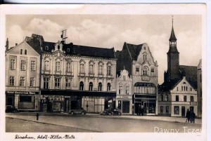 Dirschau-v1941-Adolf-Hitler-Platz-Hotel-Deutsches-Haus-und-alte-PKW-s-1066-N.jpg