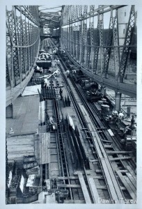 1939-1940_Prace_przy_odbudowie_mostu_kolejowego_932668_Fotopolska-Eu.jpg