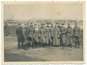 Foto-Soldaten-der-Wehrmacht-vor-der-Brücke-in.jpg
