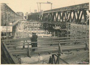 1939-1940_Prace_przy_odbudowie_mostu_kolejowego_1964831_Fotopolska-Eu.jpg