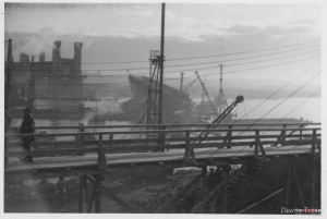 1939-1940_Prace_przy_odbudowie_mostu_kolejowego_1532086_Fotopolska-Eu.jpg