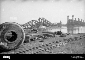 tczew-1946-odbudowa-mostu-lisewskiego-na-wile-drogowy-z-1857-r-wg-projektu-carla-lentzego-pierwszy-metalowy-most-na-ziemiach-polskich-wwczas-najduszy-most-w-europie-837-m-zniszczonego-podczas-ii-wojny-wiato (2).jpg