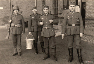 Przystanek_kolejowy_Lazek_2300146_Fotopolska-Eu.jpg