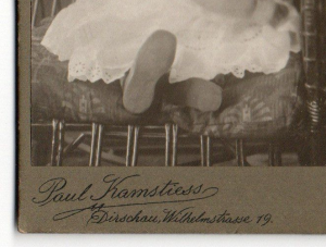 CDV około 1900 Maluch Baby Atelier Paul Kamstiess Dirschau Tczew Prusy Zachodnie (3).png