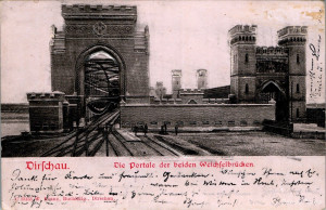 AK GRUSS AUS WESTPREUSSEN DIRSCHAU RELIEF PORTAL DER BEIDEN WEICHSELBRÜCKEN 1903 (1).jpg