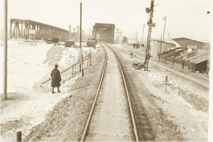 Foto Wk2 Luftwaffe Weichselbrücke Dirschau Polen 1940 Eisenbahnschiene Gebäude.jpg
