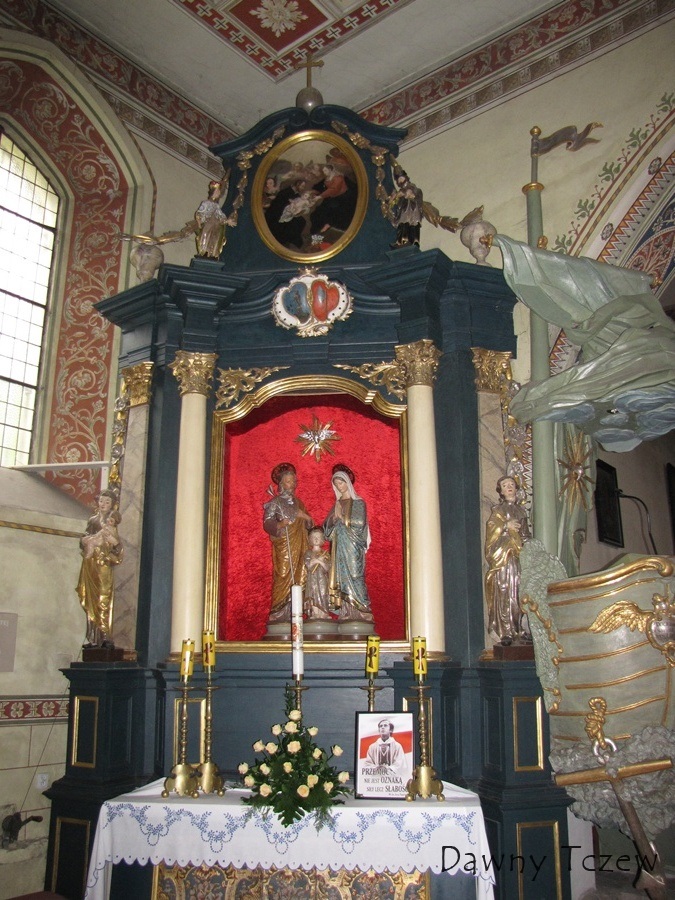 ołtarz boczny 2.jpg