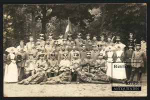 Foto-AK 1.WK Dirschau Tczew Pommern 1915 Artilleristen Husar u Ordensschwestern (1).jpg