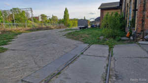 Widok trzech torów na placu - widok w kierunku okrąglaka