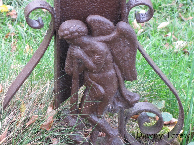 nagrobek 4 anioł.jpg