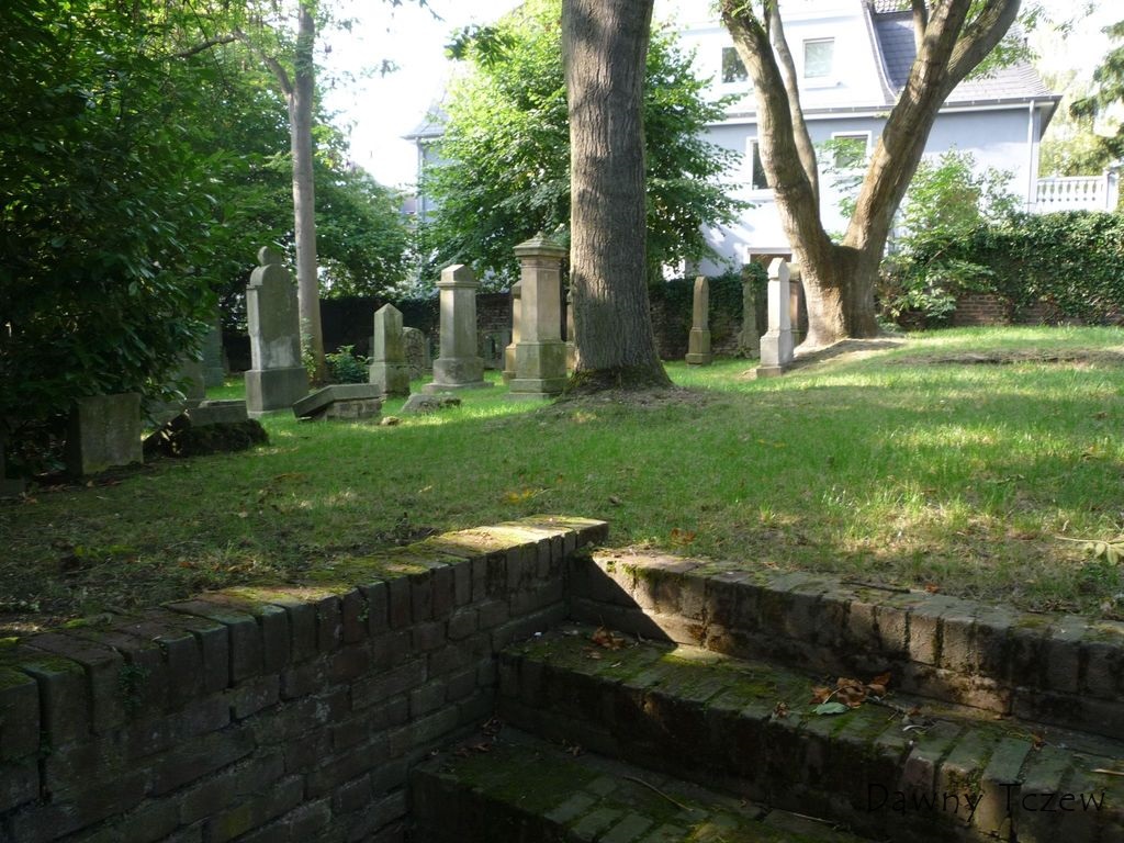 cmentarz.jpg