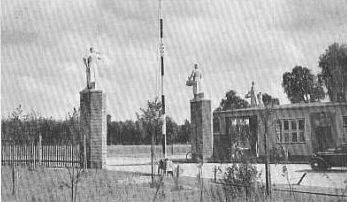 Gross_Born_Ausgang_Trupplager_1939.JPG