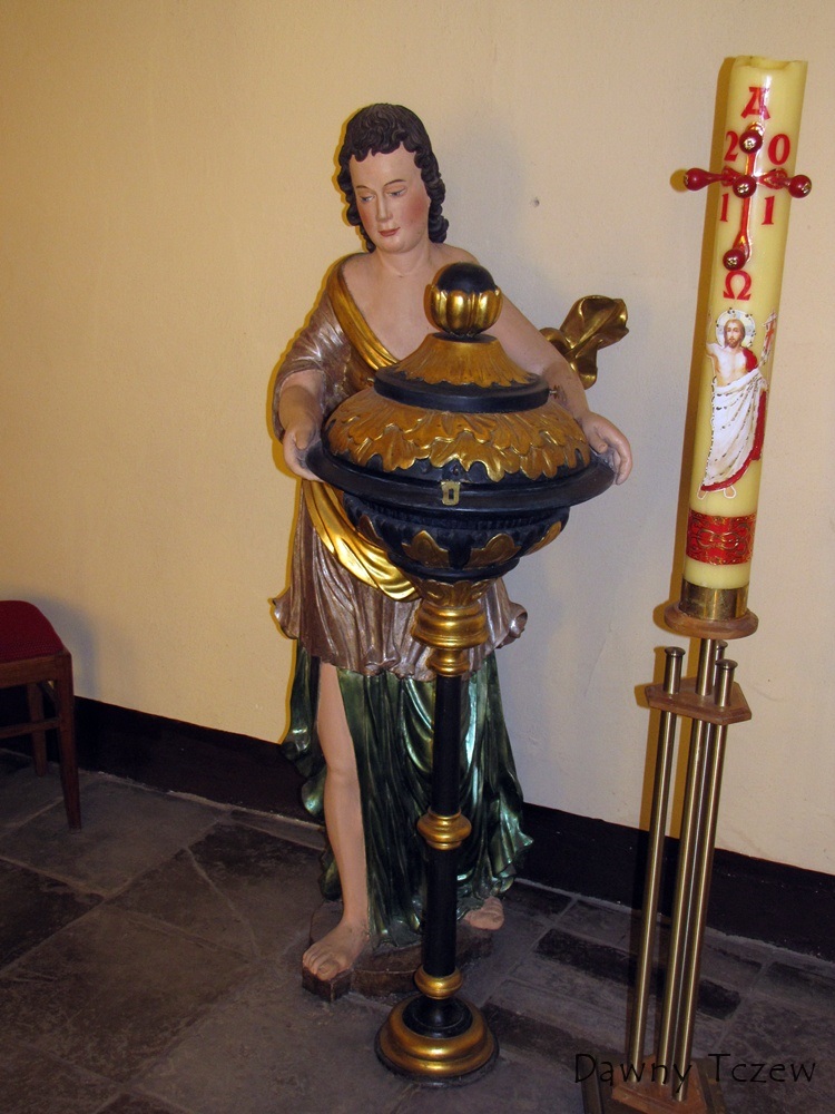 wnętrze chrzcielnica.jpg