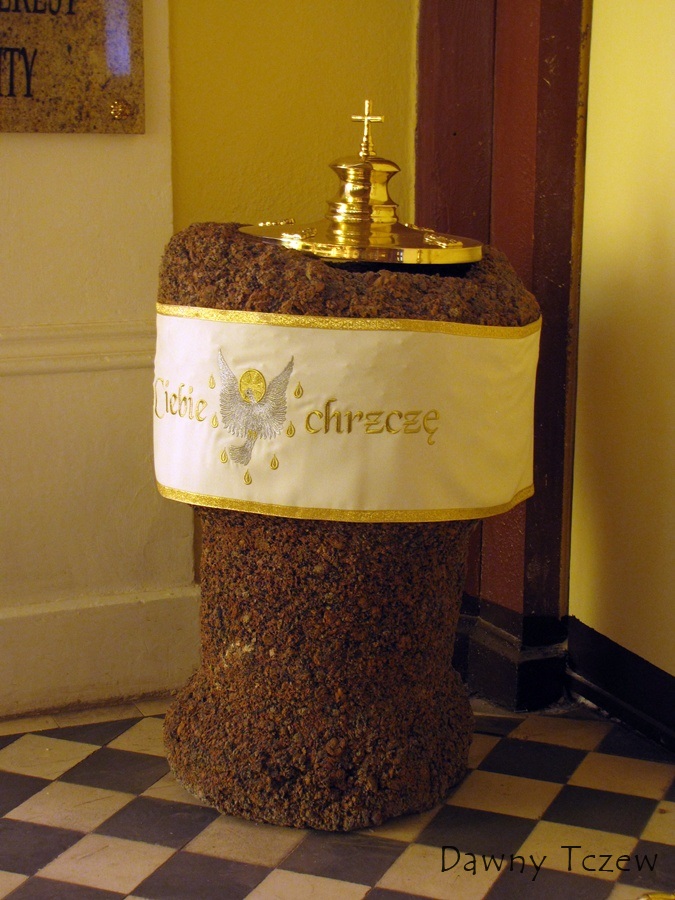 Wnętrze chrzcielnica.jpg