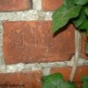 Historia wypisana na cegłach